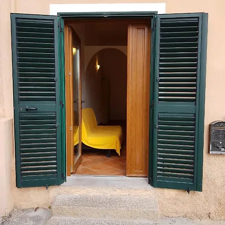 Stupenda Casetta In Centro Storico Ла-Маддалена